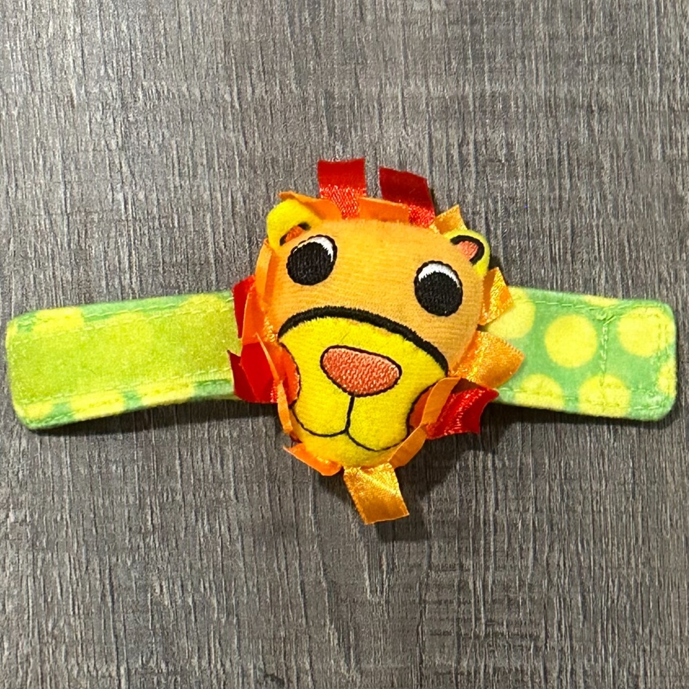 💞 Sassy Lion Baby Wrist & Ankle Rattle Toy